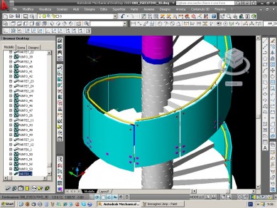 Progettazione ringhiera in vetro curvo per scala elicoidale